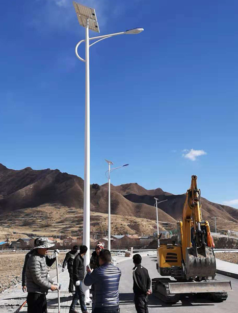 甘南碌曲10米果洛太阳能路灯项目