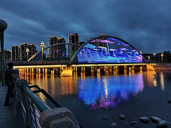 1742970194152440.jpg 果洛河道亮化.jpg